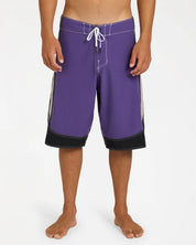 BILLABONG MENS SPEC SYSTEMS PRO 23" BOARDSHORTS – PURPLE