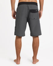 BILLABONG SHADOW CUT OG 20" BOARDSHORTS – MENS CLASSIC SURF SHORTS IN CHAR HEATHER