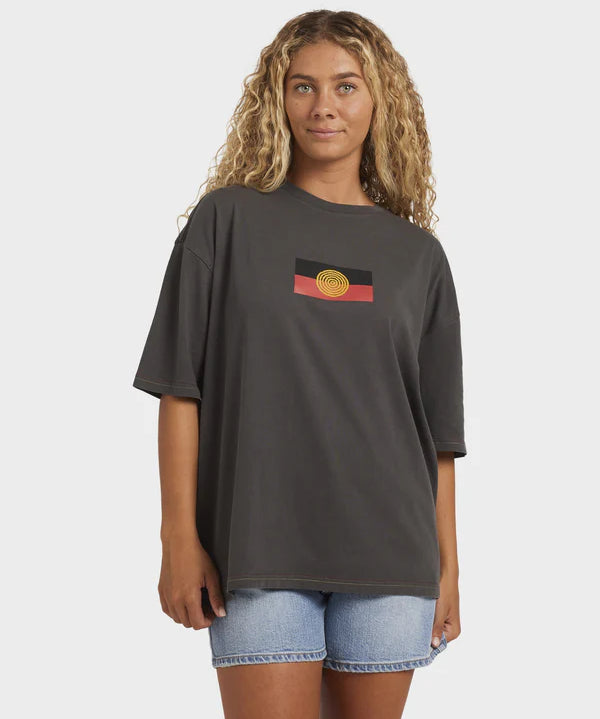 billabong-womens-otis-flag-t-shirt-washed-black1.webp