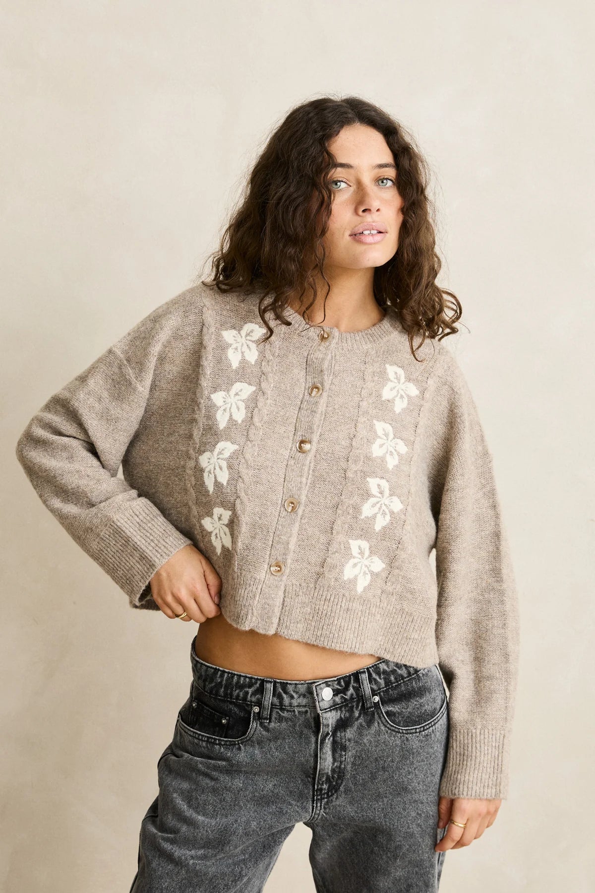 RHYTHM BLANCA FLORAL CROP CARDIGAN NATURAL