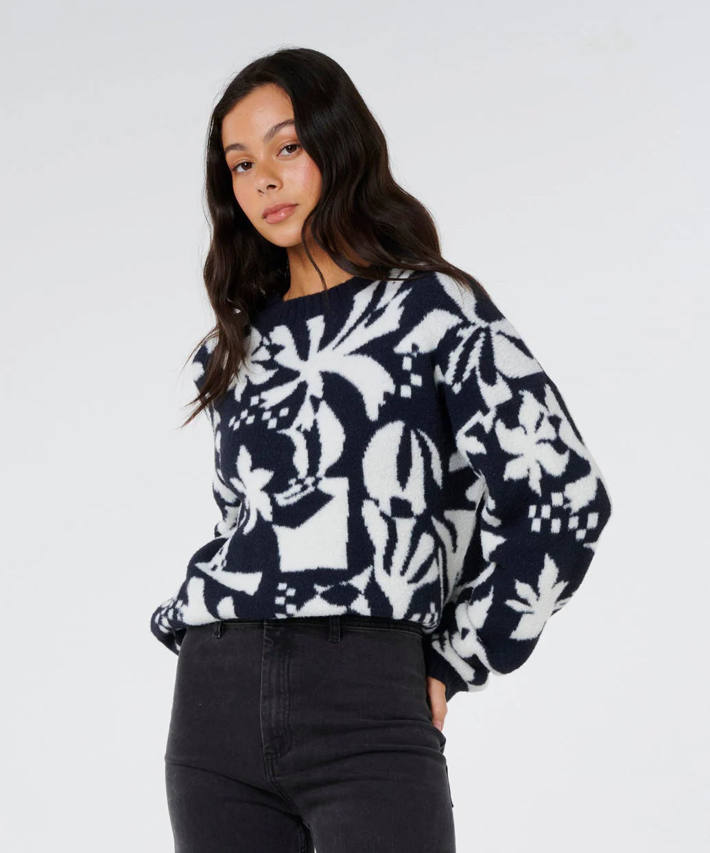 catalina-islands-sweater-black1.webp