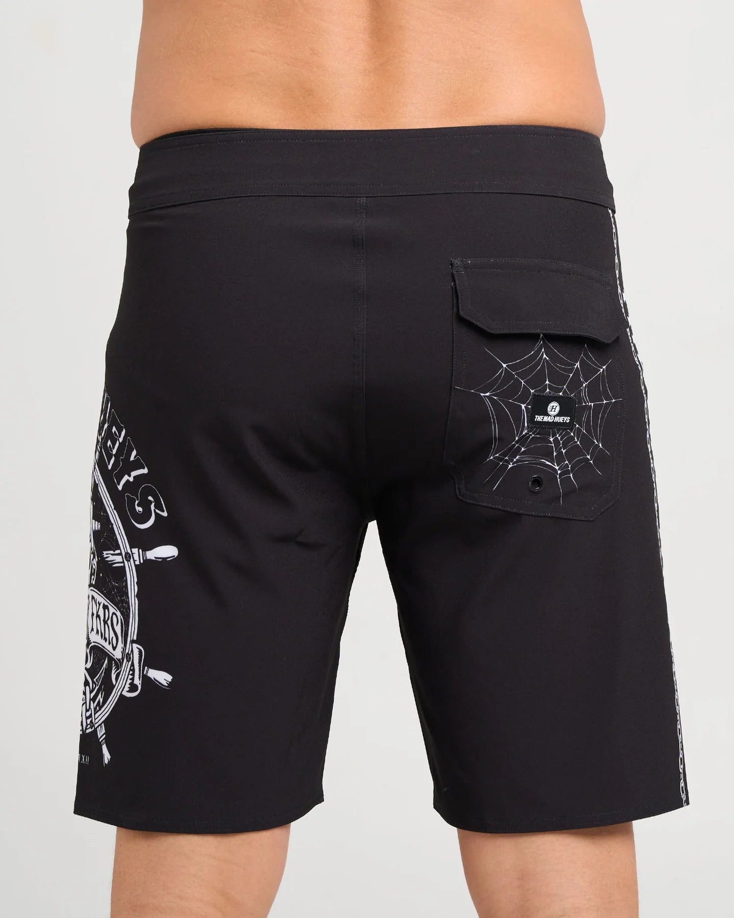 THE MAD HUEYS CHAIN FKRS MENS 19 INCH BOARDSHORT BLACK SURF SWIM SHORTS
