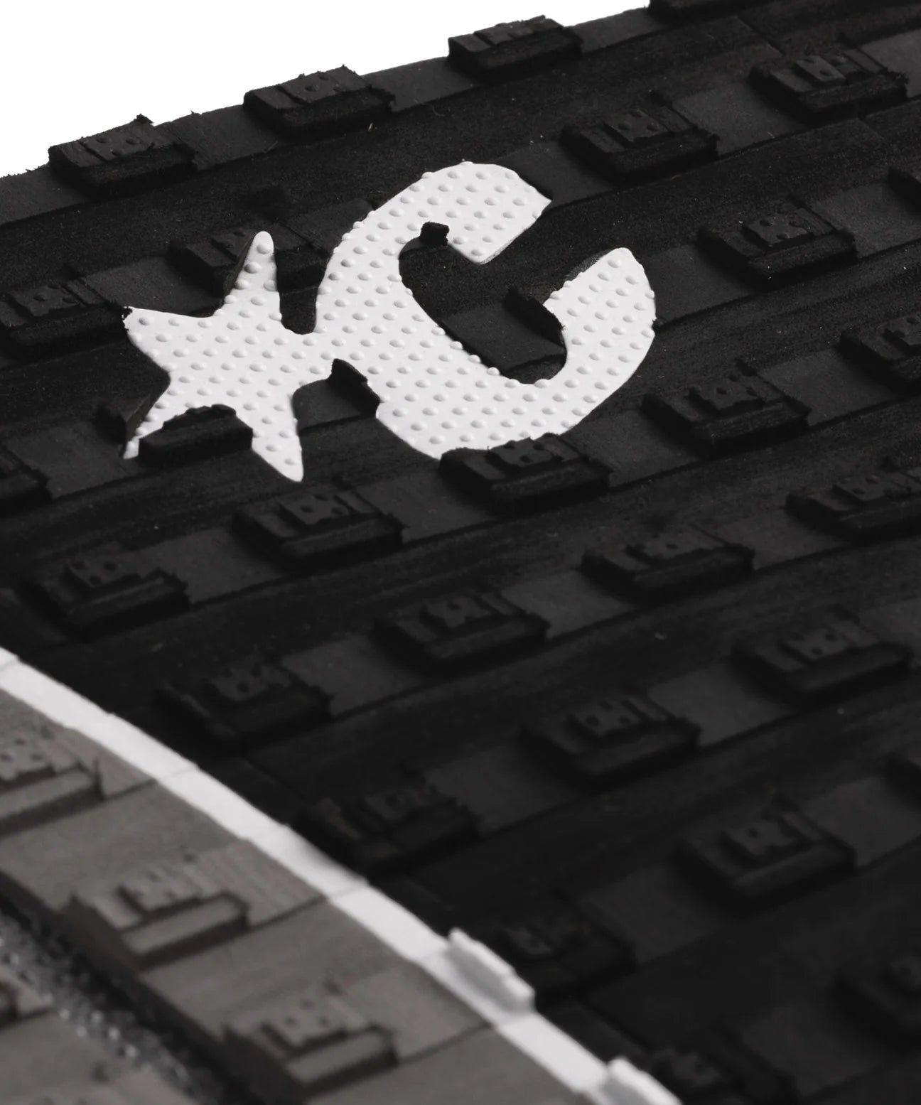 creatures-of-leisure-ethan-ewing-lite-signature-ecopure-traction-pad-black-charcoal-panel1.webp
