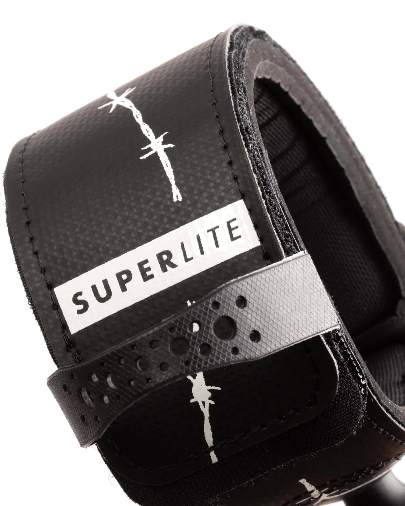 CREATURES OF LEISURE SUPERLITE PRO 6 ART SERIES LEASH – BLACK WHITE BARBED WIRE