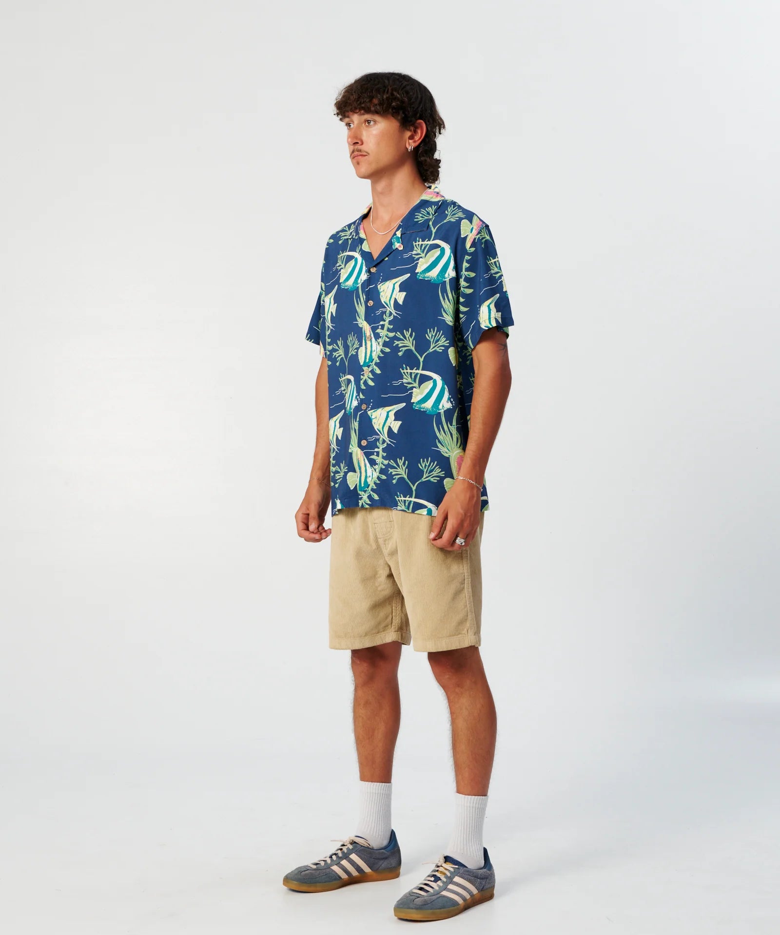 critical-slide-gilligans-resort-shirt-blue1.webp