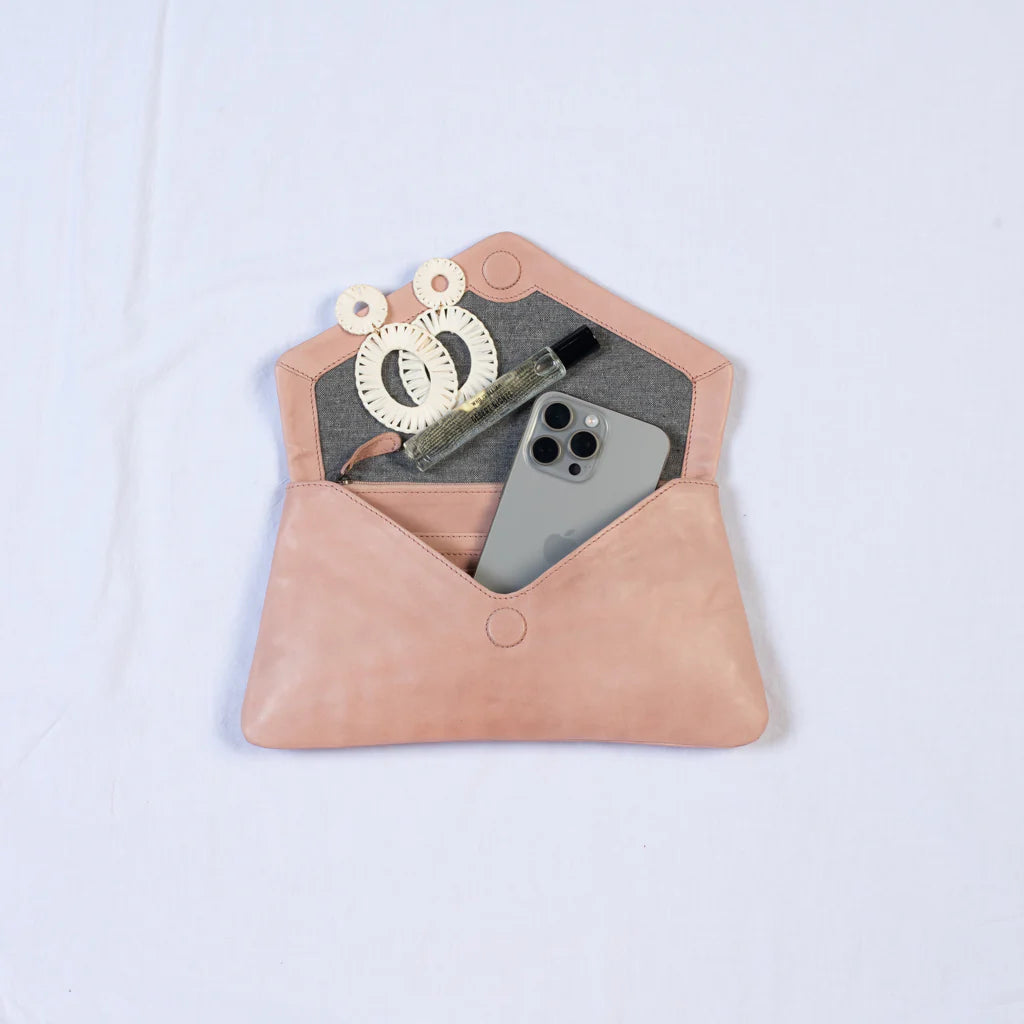 dusky-robin-riley-leather-clutch-dusky-pink1.webp