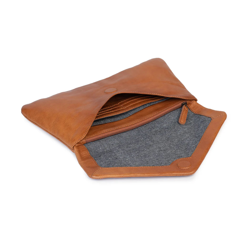 DUSKY ROBIN RILEY LEATHER CLUTCH – TAN