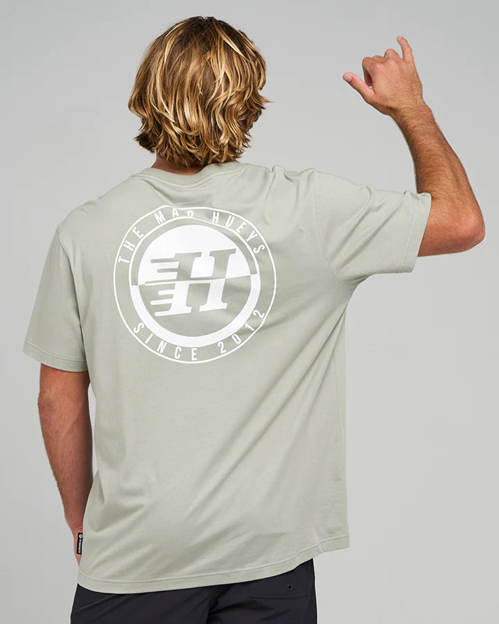 THE MAD HUEYS H SERIES SPLIT SS TEE MEN’S SURF T SHIRT REGULAR FIT FADED DUST