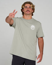 THE MAD HUEYS H SERIES SPLIT SS TEE MEN’S SURF T SHIRT REGULAR FIT FADED DUST