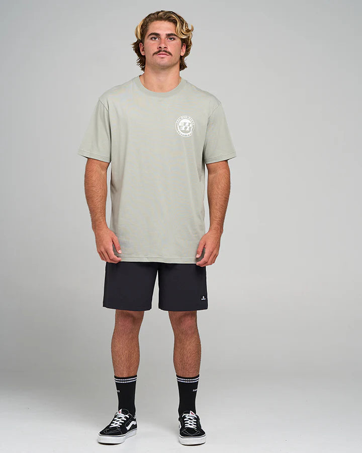 THE MAD HUEYS H SERIES SPLIT SS TEE MEN’S SURF T SHIRT REGULAR FIT FADED DUST