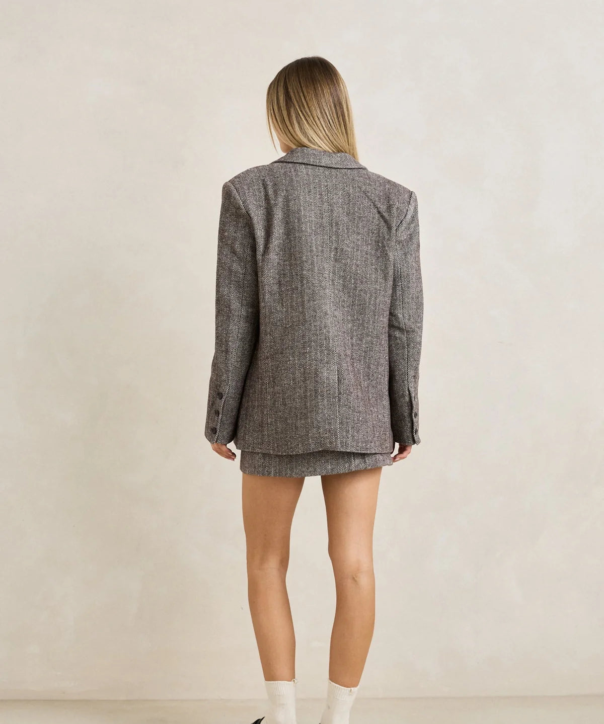 herringbone-blazer-cafe1.webp