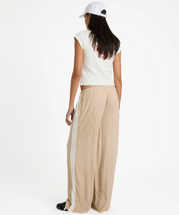 holiday-pants-oxford-tan1.webp