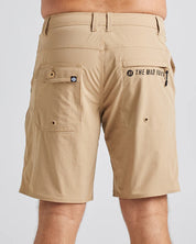 THE MAD HUEYS LIFE HYBRID SHORT 19"