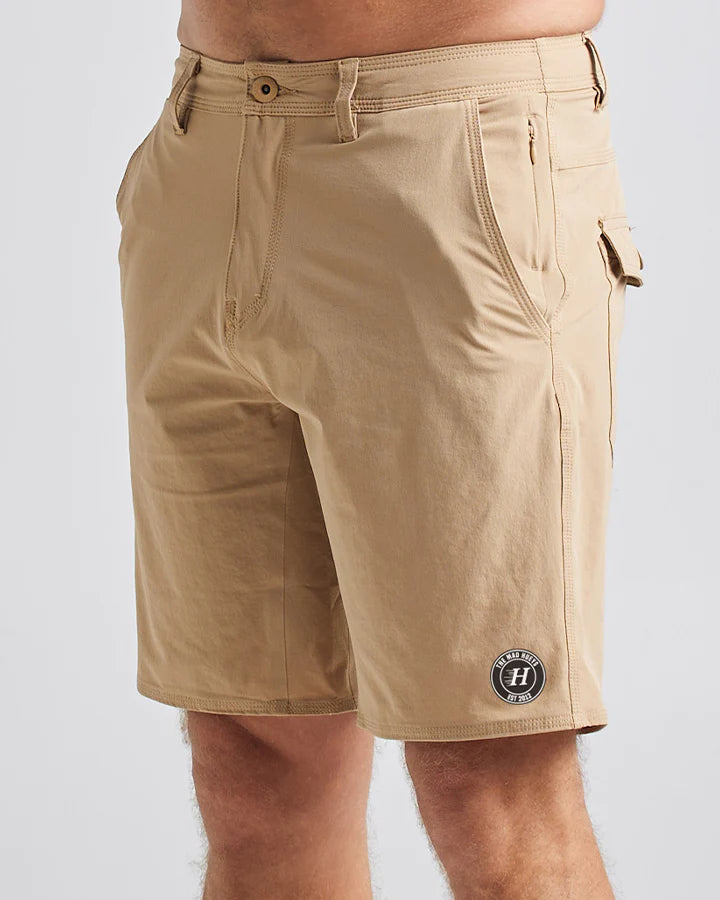 THE MAD HUEYS LIFE HYBRID SHORT 19"