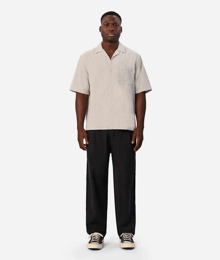 INDUSTRIE THE CHECK MARBELLA SHORT SLEEVE SHIRT – GUNMETAL