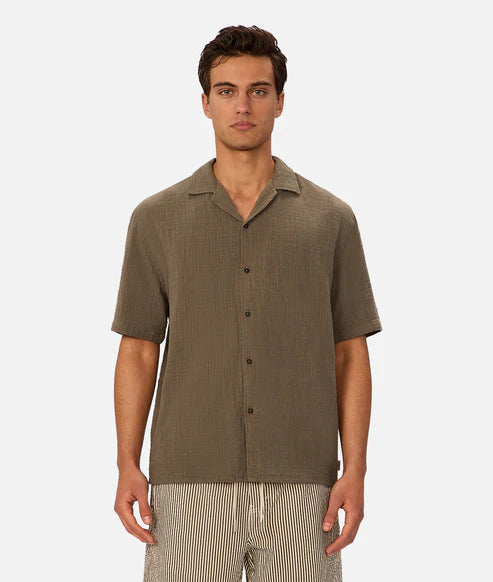industrie-seguro-short-sleeve-shirt-leaf.webp
