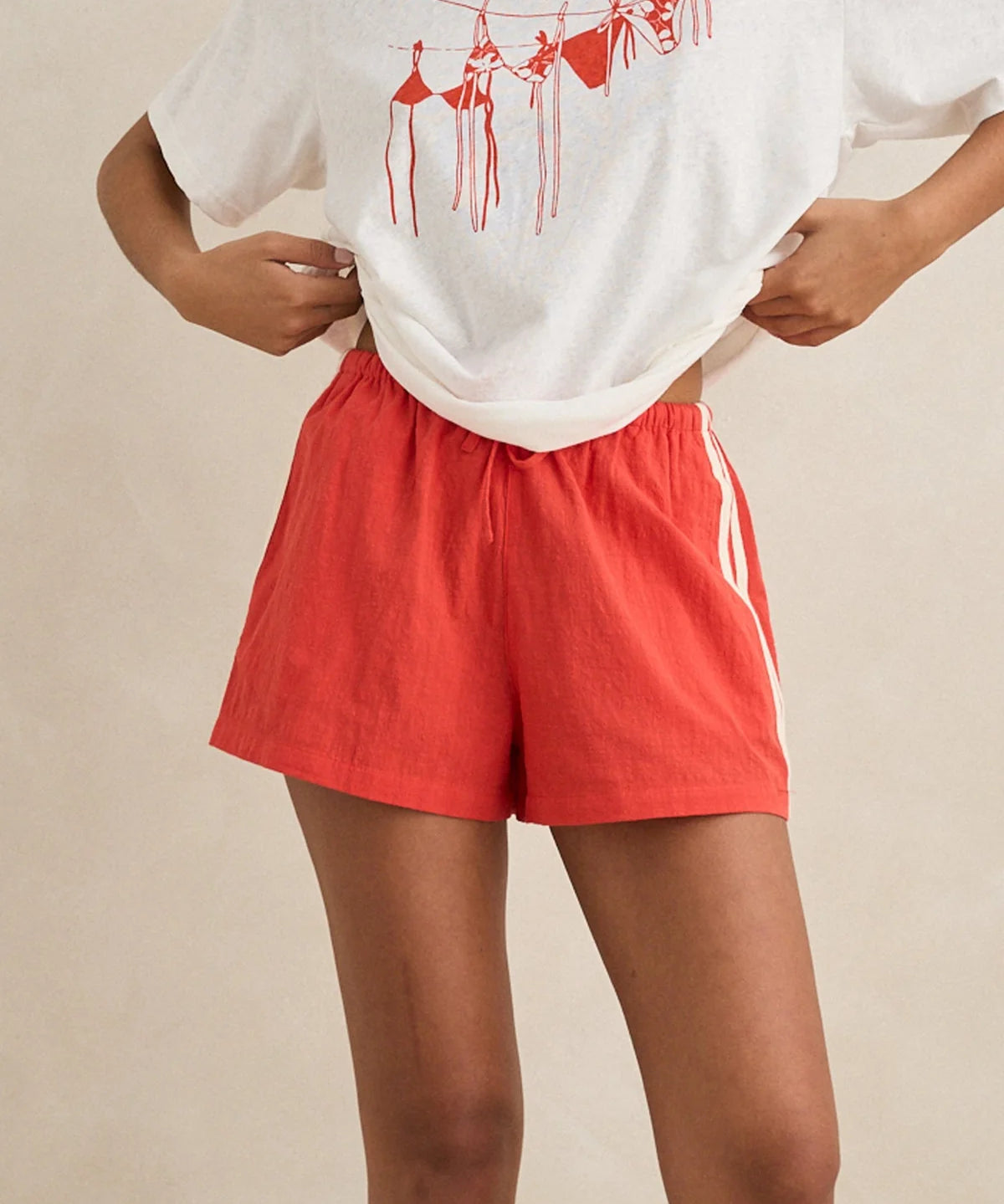 isadora-short-red.webp