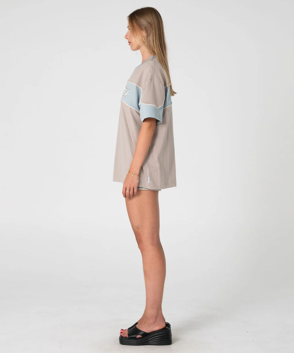 kinetic-oversized-graphic-tee-ultimate-grey.webp