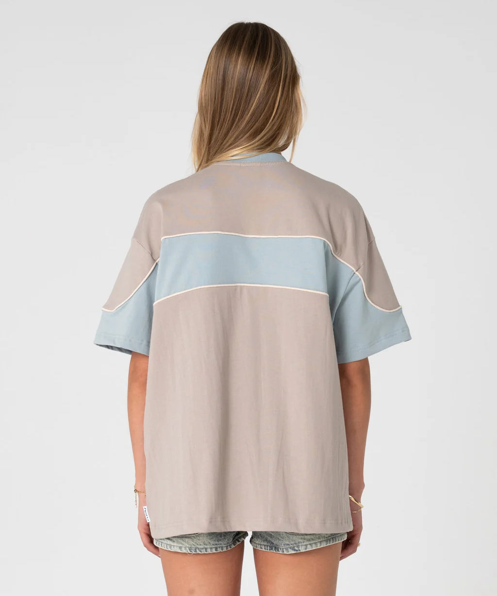 kinetic-oversized-graphic-tee-ultimate-grey1.webp