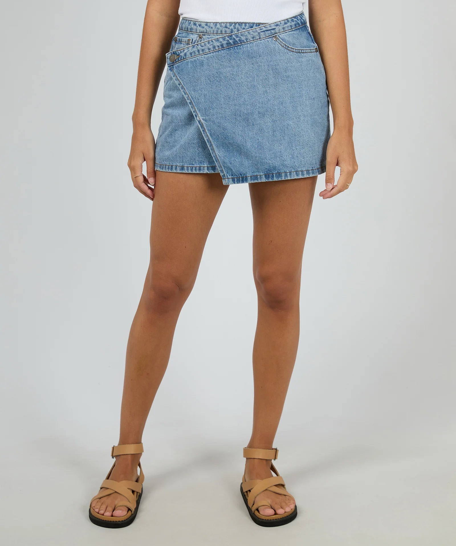 lenni-mini-skort-light-blue1.webp