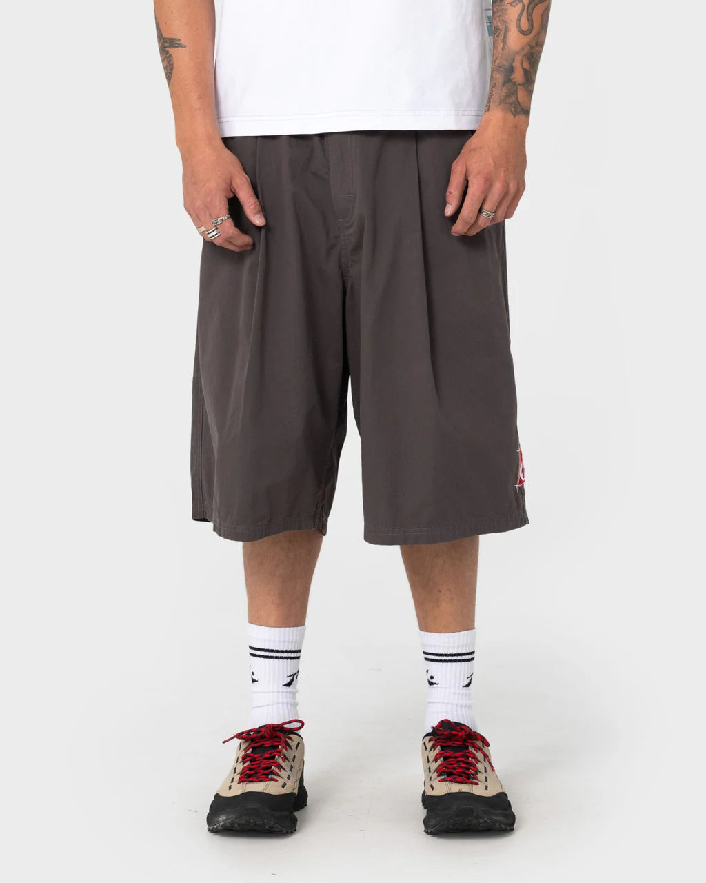 RUSTY MISTA MISTA BAGGY PLEATED SHORT CARBON
