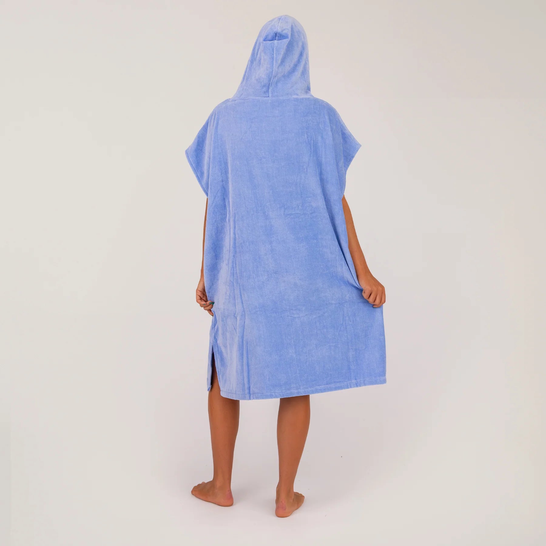 ocean-earth-ladies-hooded-poncho-cornflower2.webp