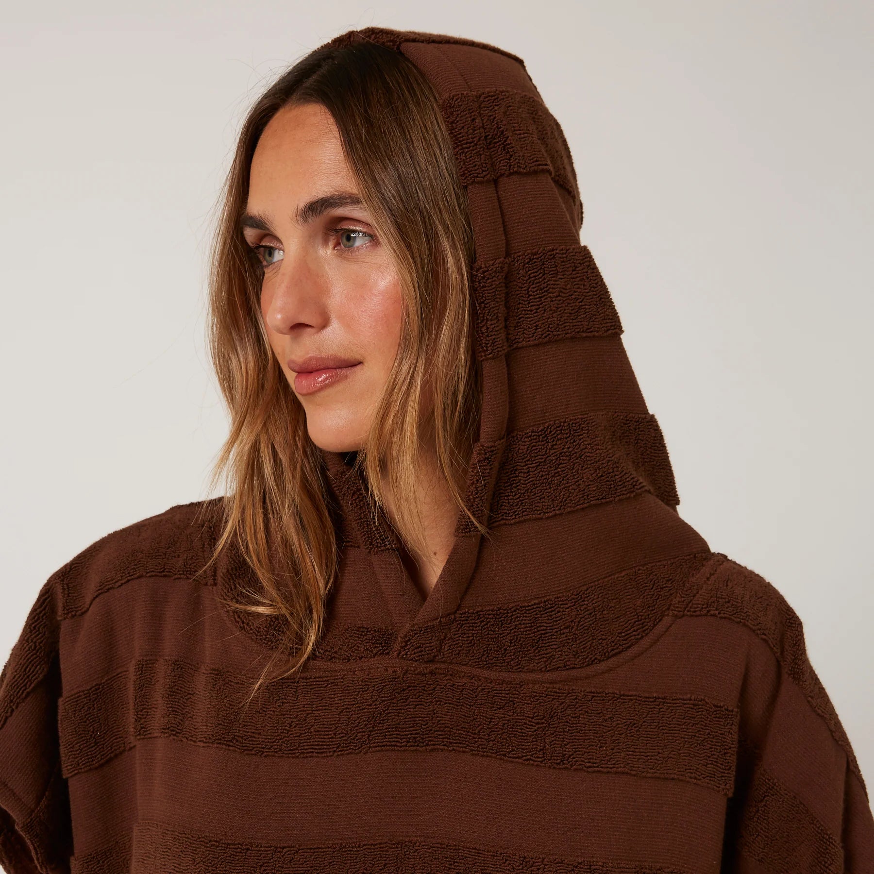 OCEAN & EARTH LADIES LAYZ HOODED PONCHO – COCOA