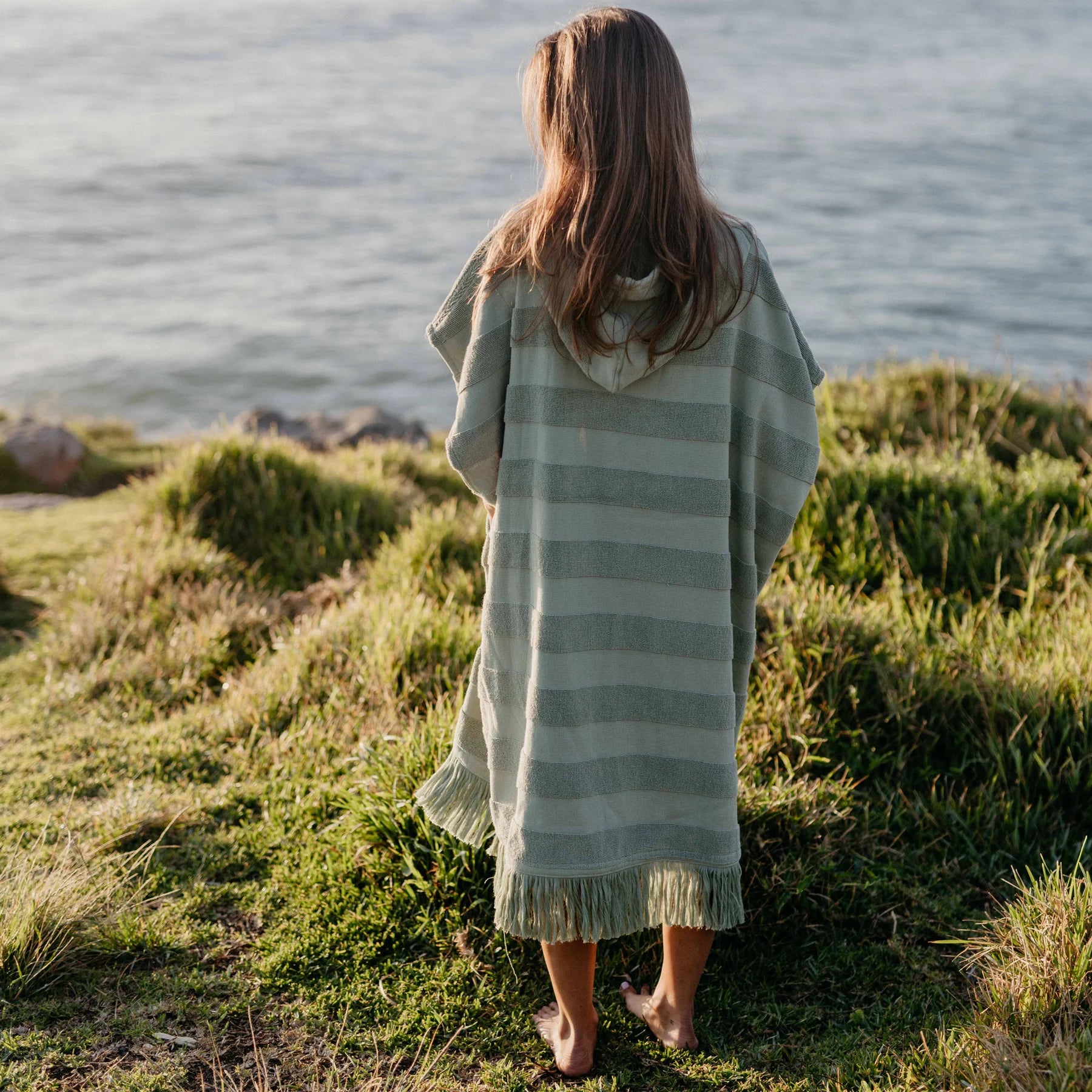 OCEAN & EARTH LADIES LAYZ HOODED PONCHO – SAGE