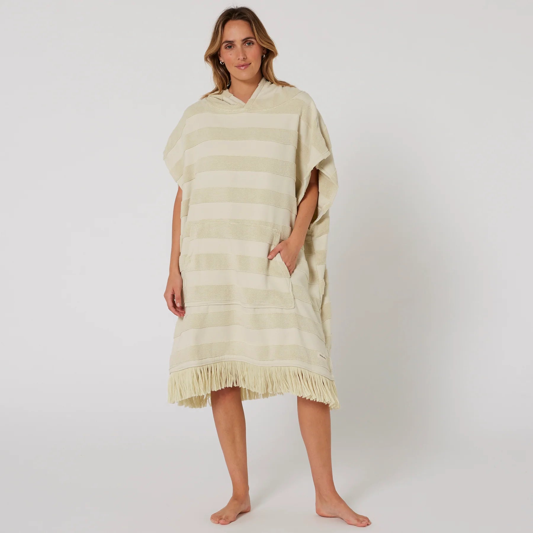 OCEAN & EARTH LADIES LAYZ HOODED PONCHO – SAND
