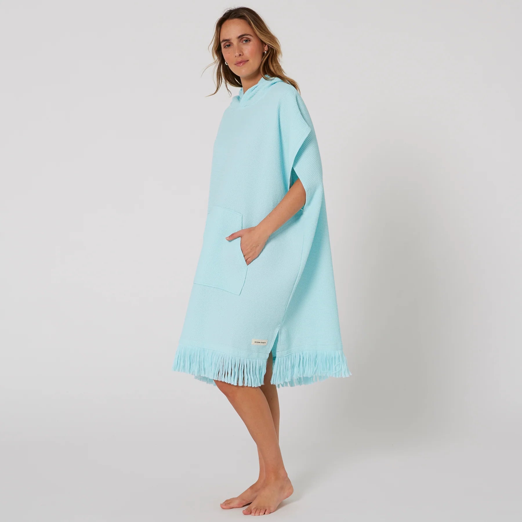 ocean-earth-ladies-waffle-hooded-poncho-bleached-aqua1.webp