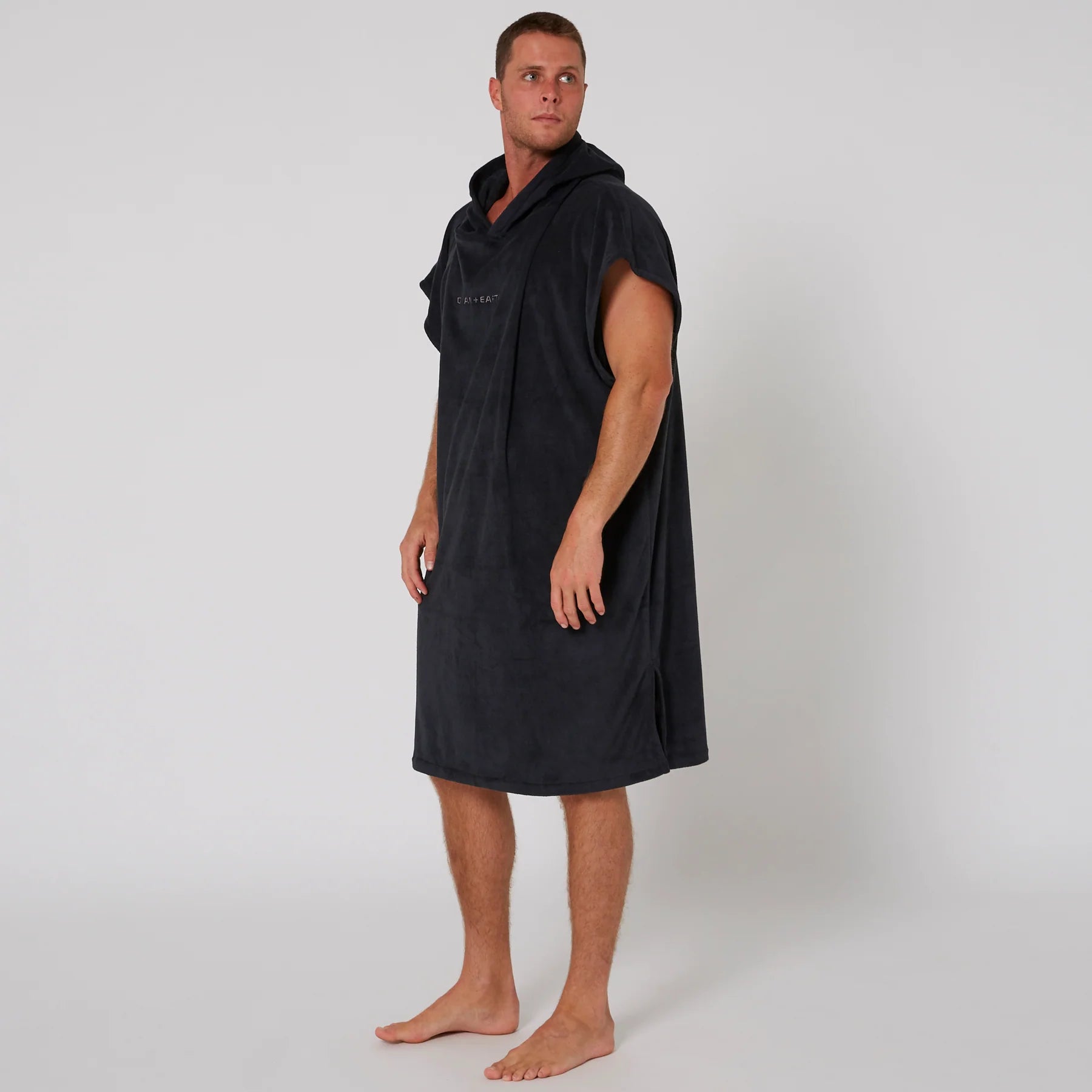 OCEAN & EARTH MENS SURF ESSENTIAL HOODED PONCHO – DULL BLACK