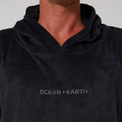 OCEAN & EARTH MENS SURF ESSENTIAL HOODED PONCHO – DULL BLACK