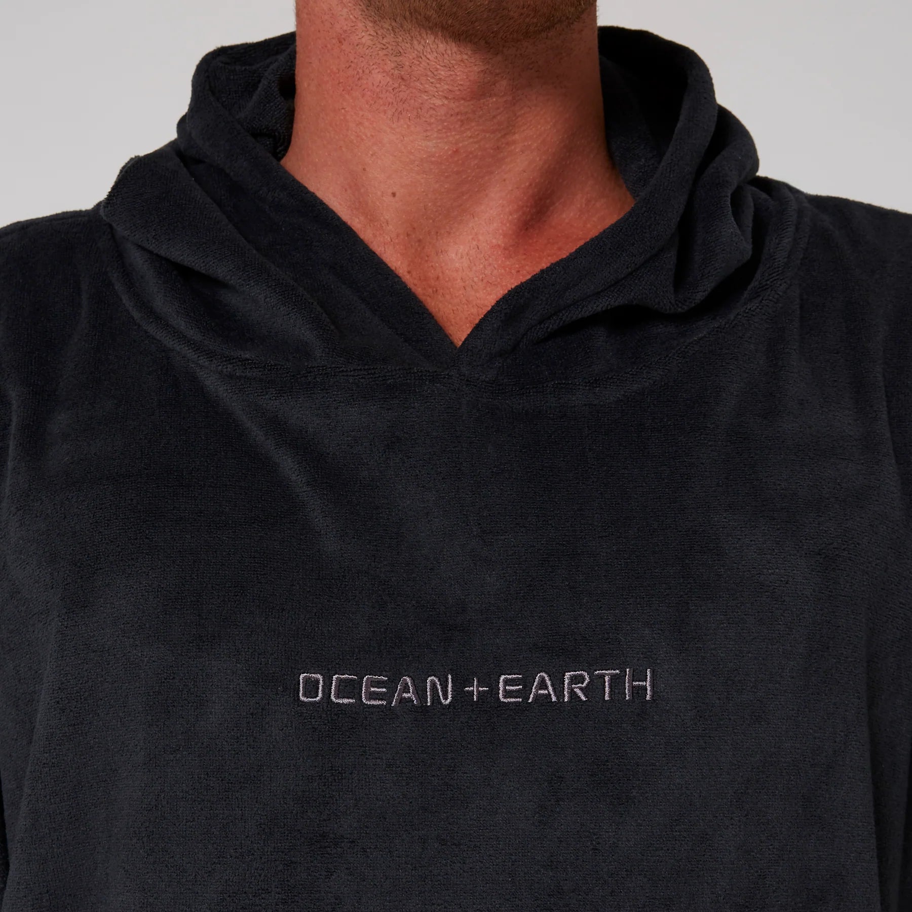 OCEAN & EARTH MENS SURF ESSENTIAL HOODED PONCHO – DULL BLACK