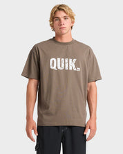 QUIKSILVER BASEMENT T-SHIRT – MENS SURF GRAPHIC SHORT SLEEVE TEE IN MAJOR BROWN