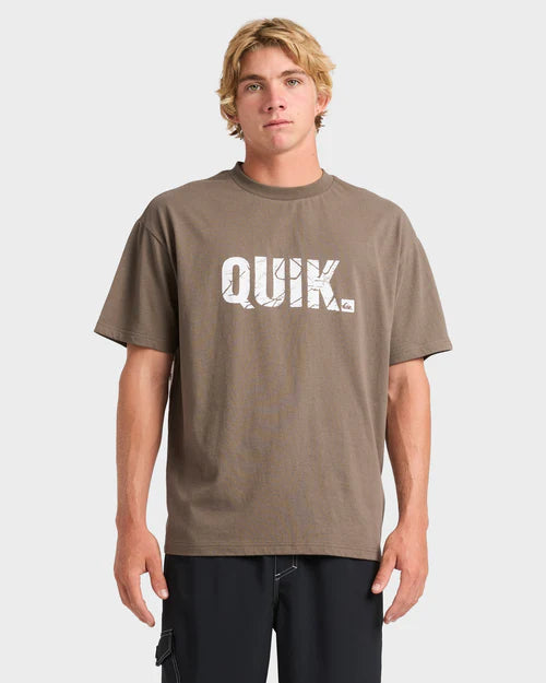 QUIKSILVER BASEMENT T-SHIRT – MENS SURF GRAPHIC SHORT SLEEVE TEE IN MAJOR BROWN