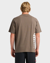 QUIKSILVER BASEMENT T-SHIRT – MENS SURF GRAPHIC SHORT SLEEVE TEE IN MAJOR BROWN