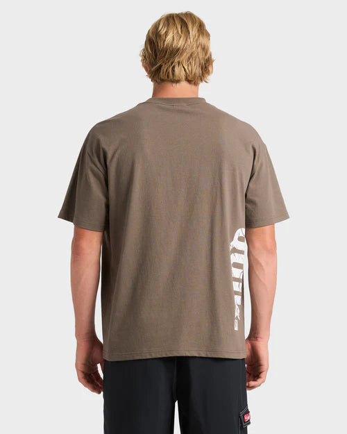 QUIKSILVER BASEMENT T-SHIRT – MENS SURF GRAPHIC SHORT SLEEVE TEE IN MAJOR BROWN