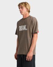 QUIKSILVER BASEMENT T-SHIRT – MENS SURF GRAPHIC SHORT SLEEVE TEE IN MAJOR BROWN