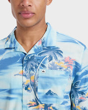 QUIKSILVER BEACH CLUB SHORT SLEEVE SHIRT – MENS TROPICAL BUTTON-UP HORIZON BLUE