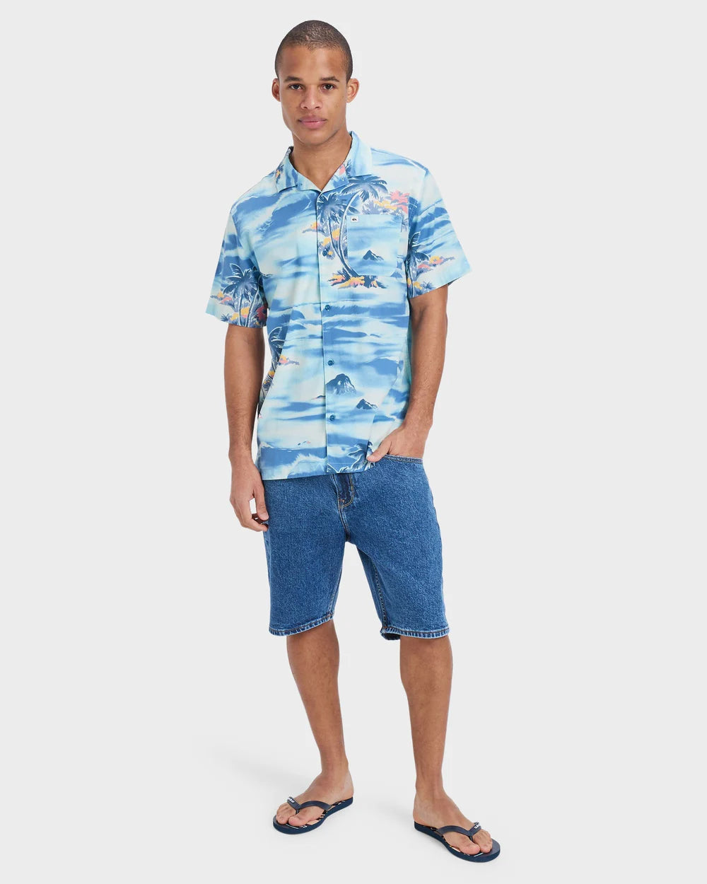 QUIKSILVER BEACH CLUB SHORT SLEEVE SHIRT – MENS TROPICAL BUTTON-UP HORIZON BLUE