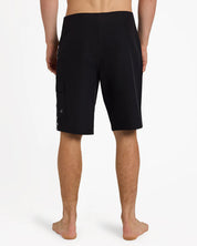 QUIKSILVER MENS ARCH CARGO 20" BOARDSHORTS – BLACK