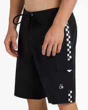 QUIKSILVER MENS ARCH CARGO 20" BOARDSHORTS – BLACK