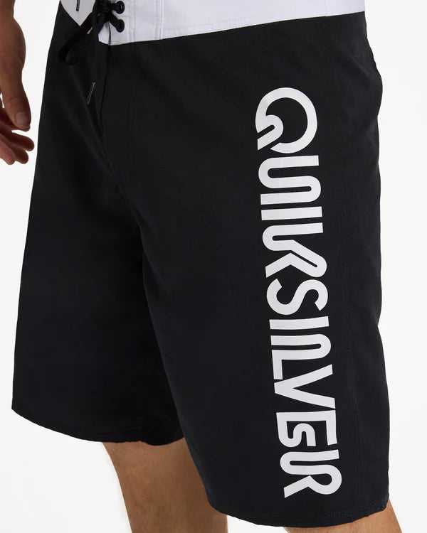 QUIKSILVER MENS EVERYDAY OMNI LOGO 17" BOARDSHORTS – BLACK