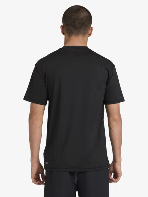 QUIKSILVER SOLID STREAK SURF SHIRT – MENS UPF 50+ SURF TEE IN BLACK