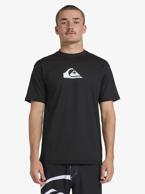 QUIKSILVER SOLID STREAK SURF SHIRT – MENS UPF 50+ SURF TEE IN BLACK
