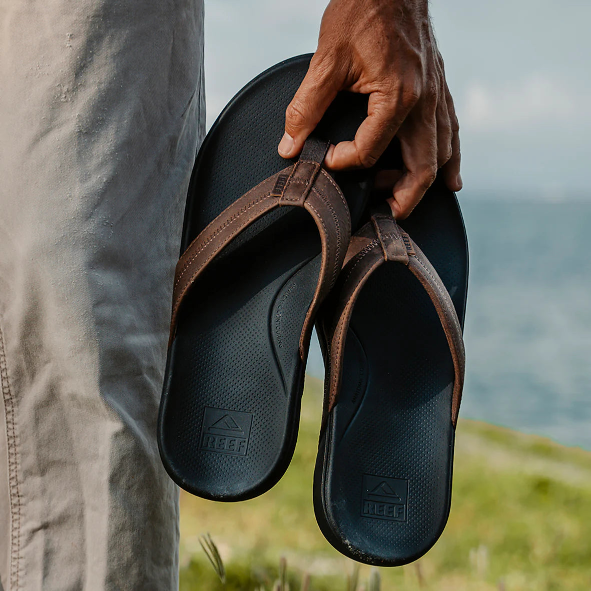 REEF MENS CUSHION PHANTOM 2.0 LE – BLACK BROWN PREMIUM LEATHER BEACH THONGS