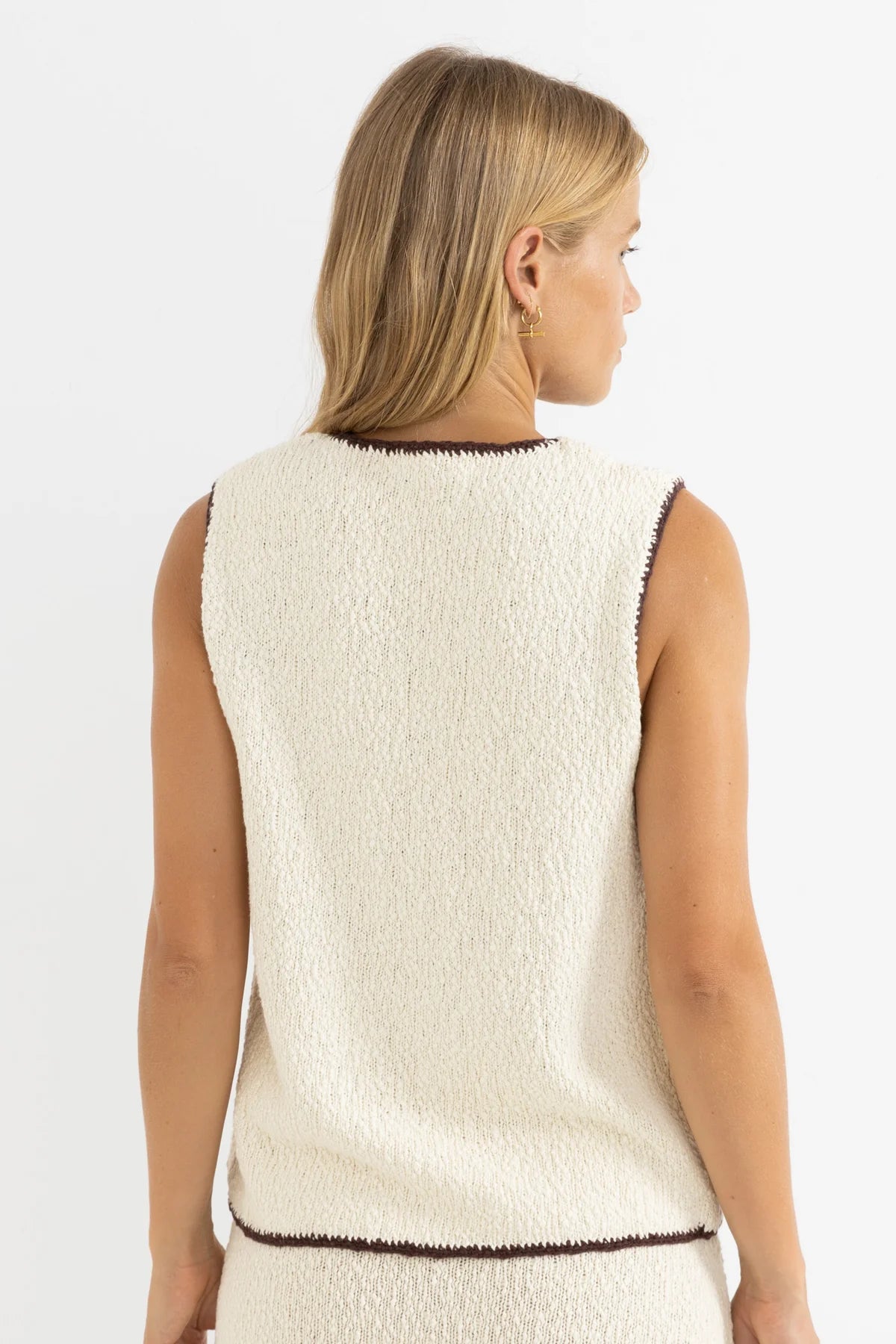 RHYTHM ADELE CONTRAST LONGLINE KNIT VEST – RELAXED SUMMER KNIT WITH CONTRAST TIE – CREAM