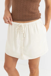 RHYTHM BEACH SIDE SKORT – MID-HIGH RISE RELAXED FIT BUTTONED SUMMER SKORT – CREAM