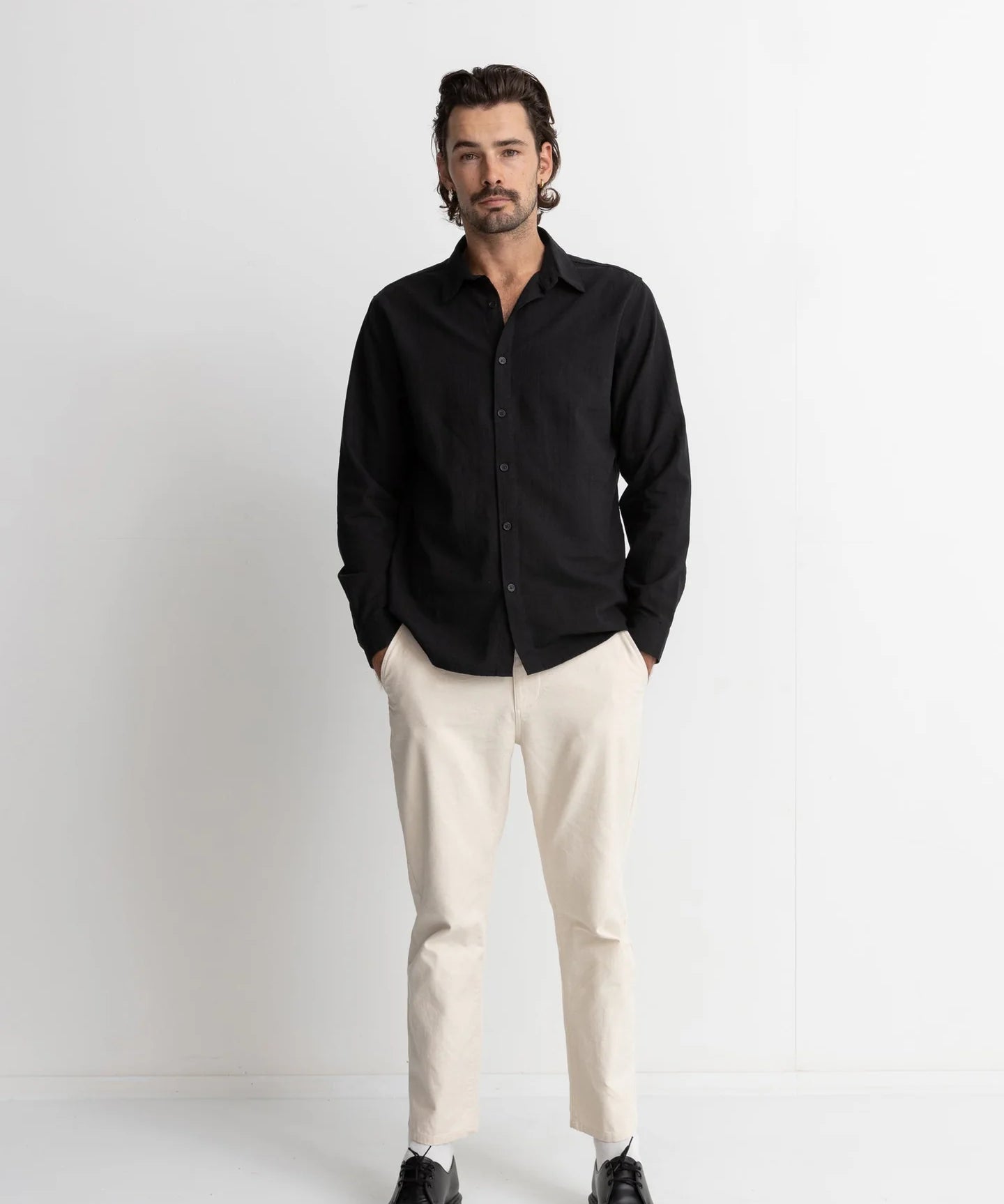 rhythm-classic-linen-ls-shirtblack3.webp