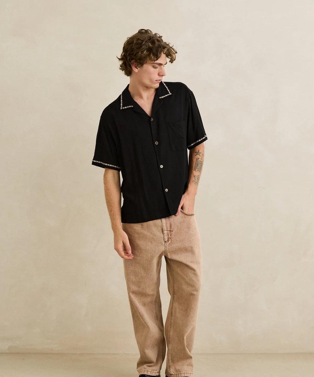 rhythm-diego-ss-shirt-black.webp